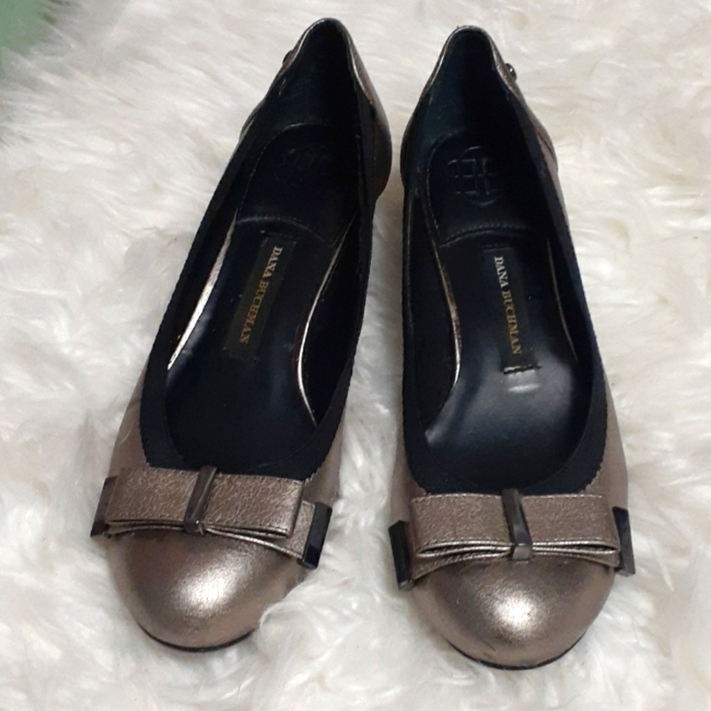 Dana Buchman Silver Bow Heels Size 7